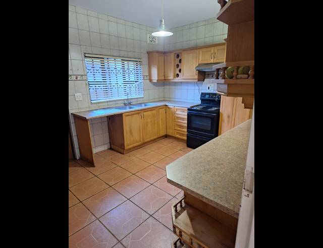 3 BEDROOM TOWNHOUSE TO LET IN GRANTHAM PARK